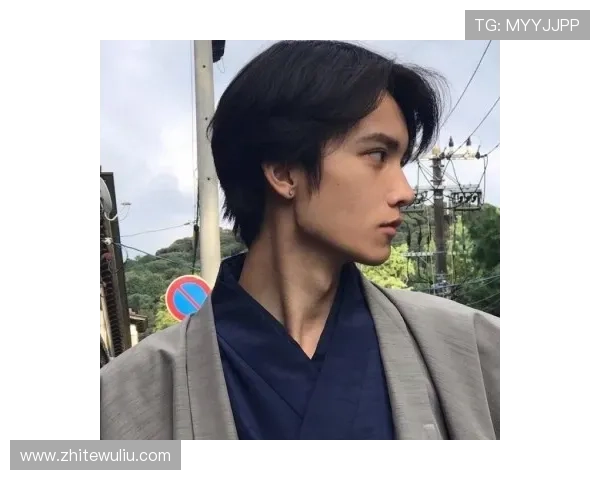 希腊娱乐之神是谁以及他在神话中的角色和象征意义